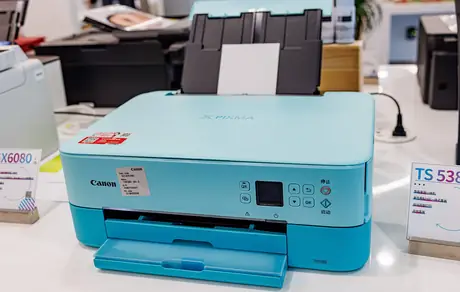 Canon Pixma inkjet producing a color photo print